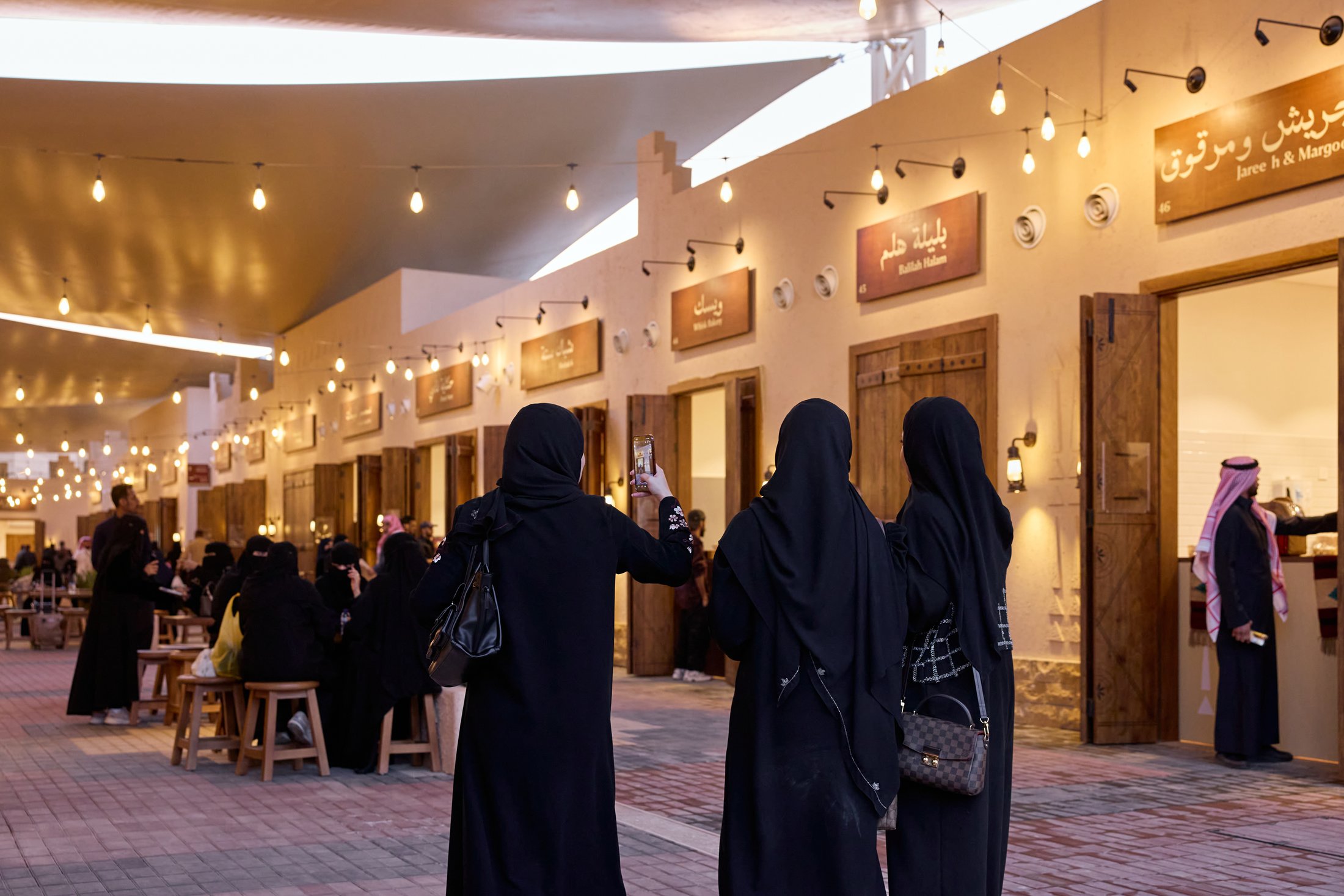 customers at a street food event