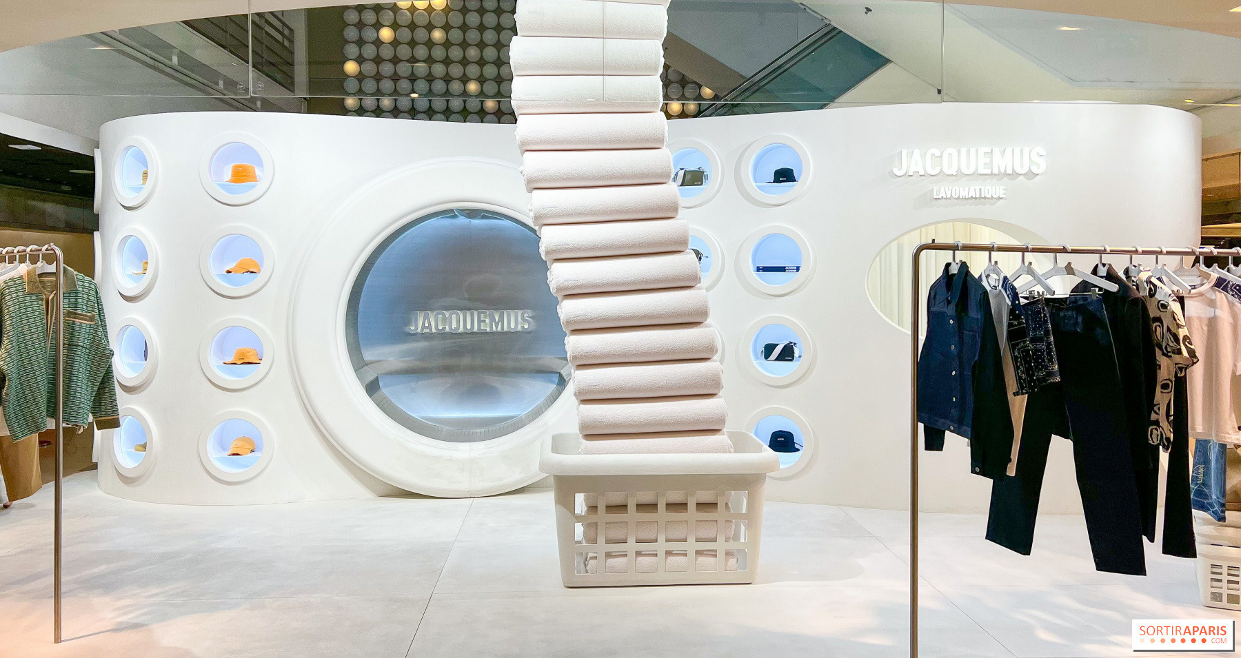 861098-jacquemus-x-galeries-lafayette-haussmann-image00001