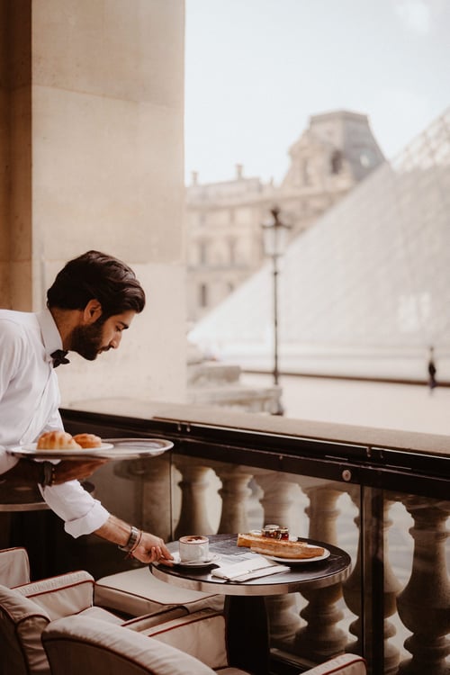 Le Café Marly mission image