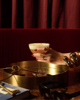 hand holding a cocktail