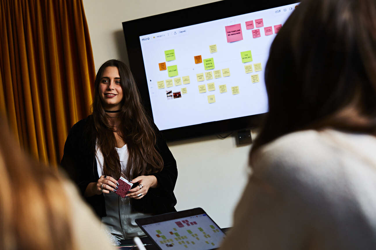 Casual Dining Vs. Fine Dining: An Interior Design Perspective with Florentina